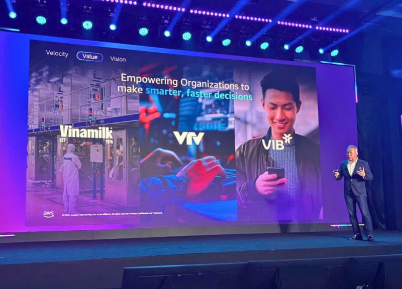 Ảnh 2: Ông Eric Yeo, Tổng giám đốc AWS Việt Nam, phát biểu tại sự kiện (Ảnh: Minh Anh). Ảnh 2: Ông Eric Yeo, Tổng giám đốc AWS Việt Nam, phát biểu tại sự kiện (Ảnh: Minh Anh).