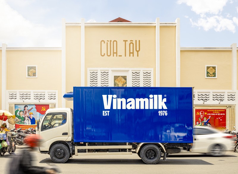 Ảnh 3A hoặc Ảnh 3B: Ứng dụng chuyển đổi số mạnh mẽ giúp Vinamilk chủ động trong chiến lược phát triển và cải thiện trải nghiệm cho người tiêu dùng (Ảnh: Minh Anh). Ảnh 3A hoặc Ảnh 3B: Ứng dụng chuyển đổi số mạnh mẽ giúp Vinamilk chủ động trong chiến lược phát triển và cải thiện trải nghiệm cho người tiêu dùng (Ảnh: Minh Anh).