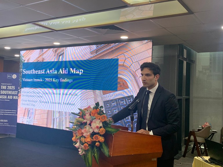 Ông Alexandre Dayant - Phó Giám đốc Trung tâm Phát triển Ấn Độ Dương-Thái Bình Dương, Viện Lowy công bố Bản đồ Viện trợ Đông Nam Á. (Ảnh: Báo Nhân dân) Ông Alexandre Dayant - Phó Giám đốc Trung tâm Phát triển Ấn Độ Dương-Thái Bình Dương, Viện Lowy công bố Bản đồ Viện trợ Đông Nam Á. (Ảnh: Báo Nhân dân)