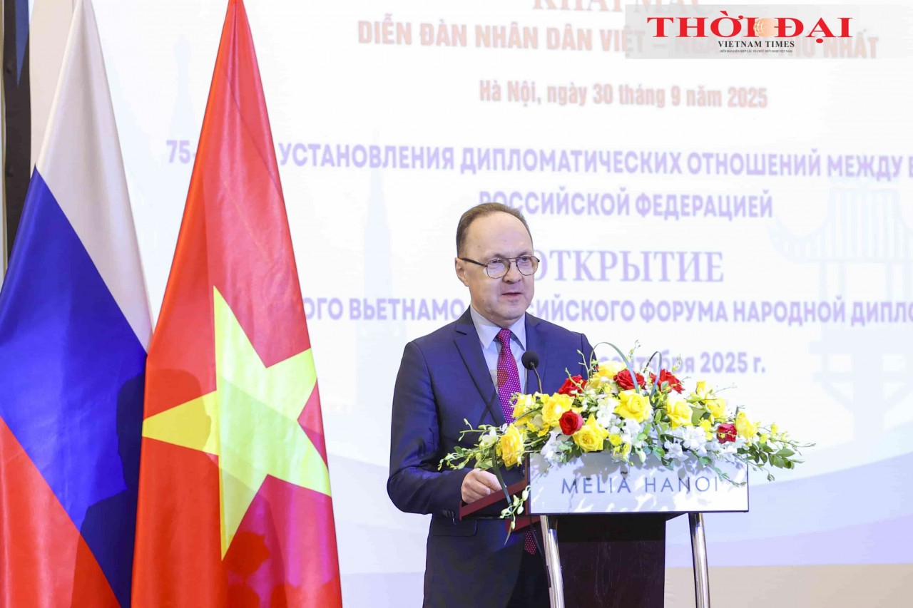 Ambassador Extraordinary and Plenipotentiary of the Russian Federation to Vietnam, Gennady Stepanovich Bezdetko, delivers remarks at the event. (Photo: Đinh Hòa)
