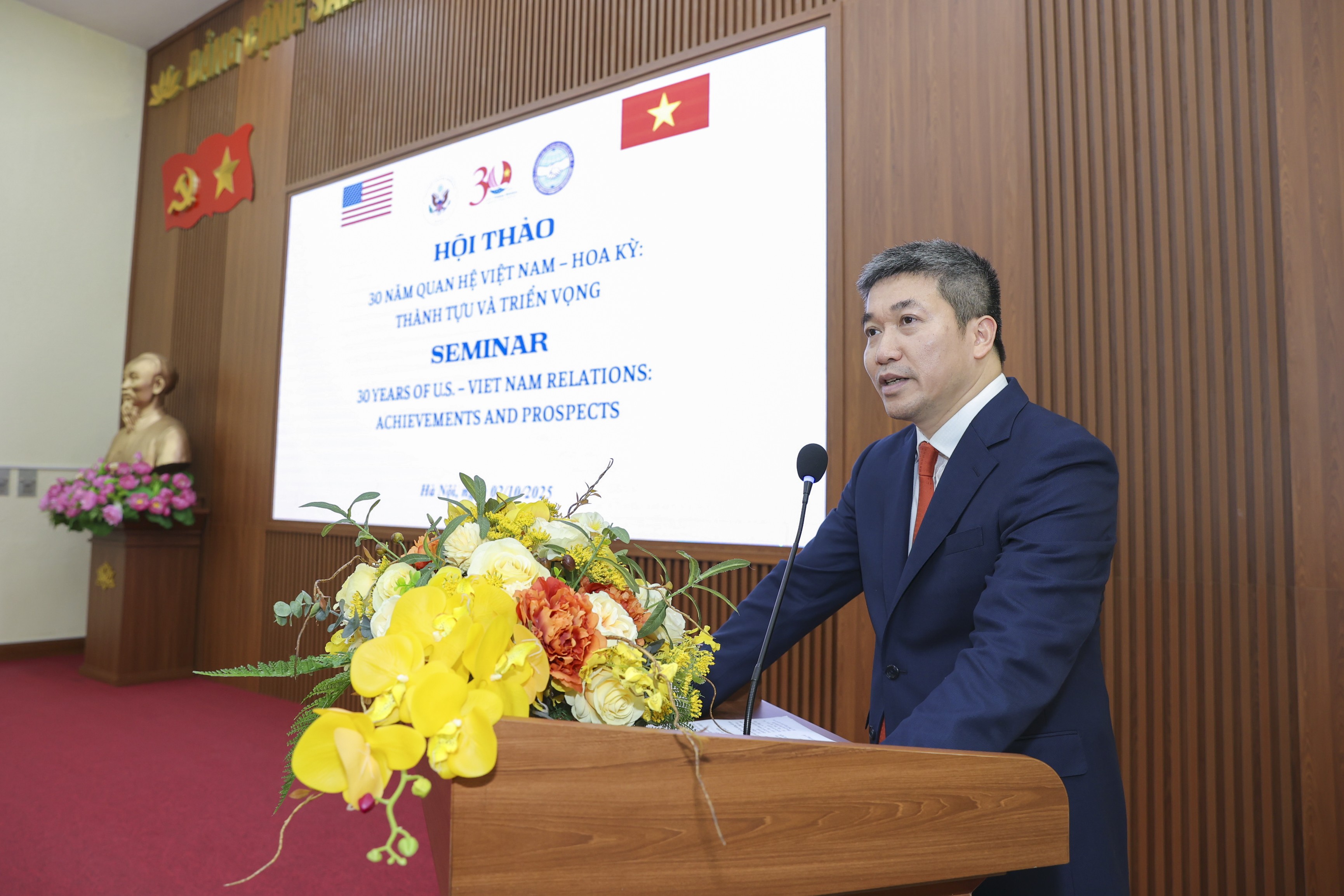 30 năm quan hệ Việt Nam - Hoa Kỳ: Cùng hướng tới tương lai 30 năm quan hệ Việt Nam - Hoa Kỳ: Cùng hướng tới tương lai