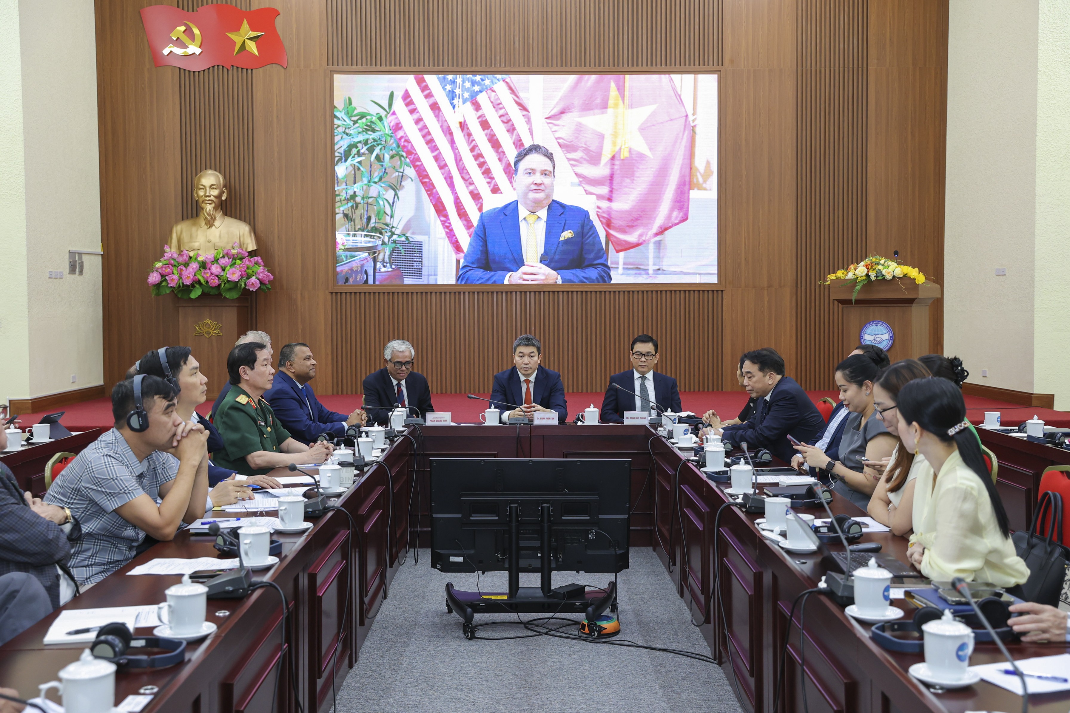 30 năm quan hệ Việt Nam - Hoa Kỳ: Cùng hướng tới tương lai 30 năm quan hệ Việt Nam - Hoa Kỳ: Cùng hướng tới tương lai