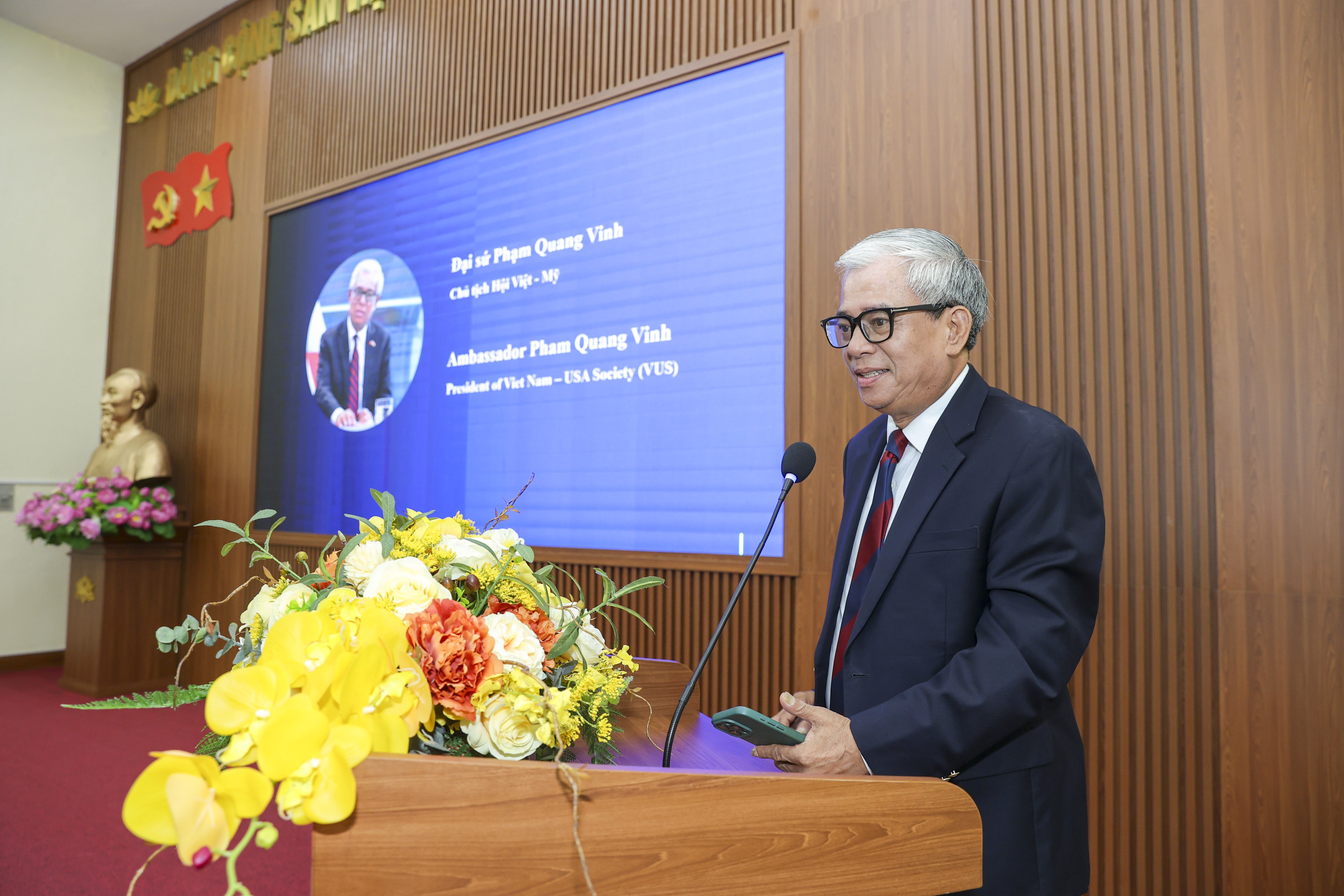 30 năm quan hệ Việt Nam - Hoa Kỳ: Cùng hướng tới tương lai 30 năm quan hệ Việt Nam - Hoa Kỳ: Cùng hướng tới tương lai