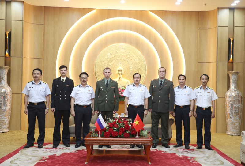 Tư lệnh Hải quân Việt Nam tiếp Tùy viên quốc phòng Liên bang Nga Tư lệnh Hải quân Việt Nam tiếp Tùy viên quốc phòng Liên bang Nga