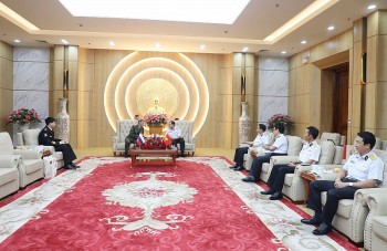 Tư lệnh Hải quân Việt Nam tiếp Tùy viên quốc phòng Liên bang Nga
