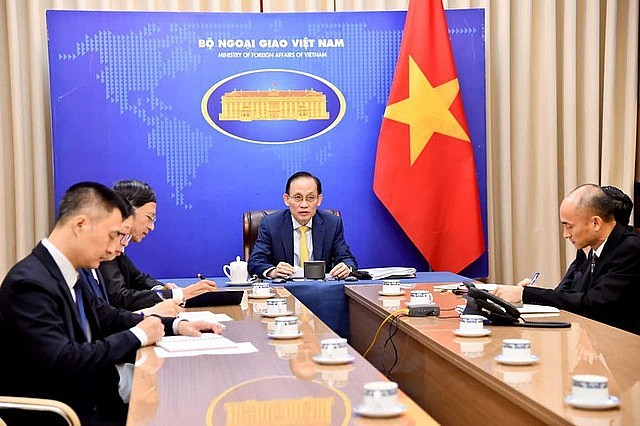 Acting Foreign Minister Le Hoai Trung holds a phone conversation with Thai Minister of Foreign Affairs Sihasak Phuangketkeow on October 3, 2025.