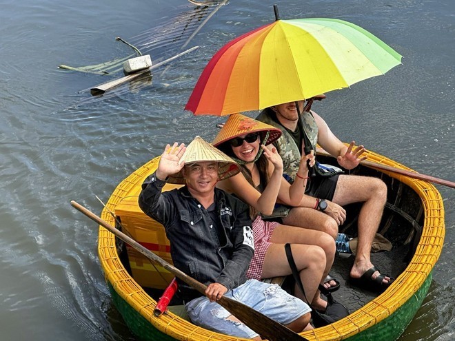 Vietnam Welcomes Over 15.4 Million International Visitors in Nine Months Vietnam Welcomes Over 15.4 Million International Visitors in Nine Months