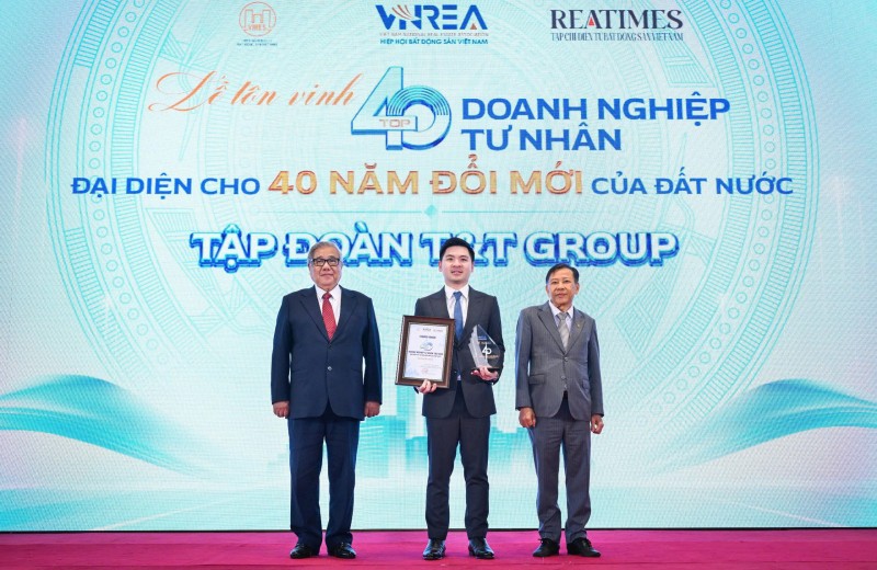 Phó Chủ tịch HĐQT T&T Group Đỗ Vinh Quang tại lễ vinh danh. Phó Chủ tịch HĐQT T&T Group Đỗ Vinh Quang tại lễ vinh danh.