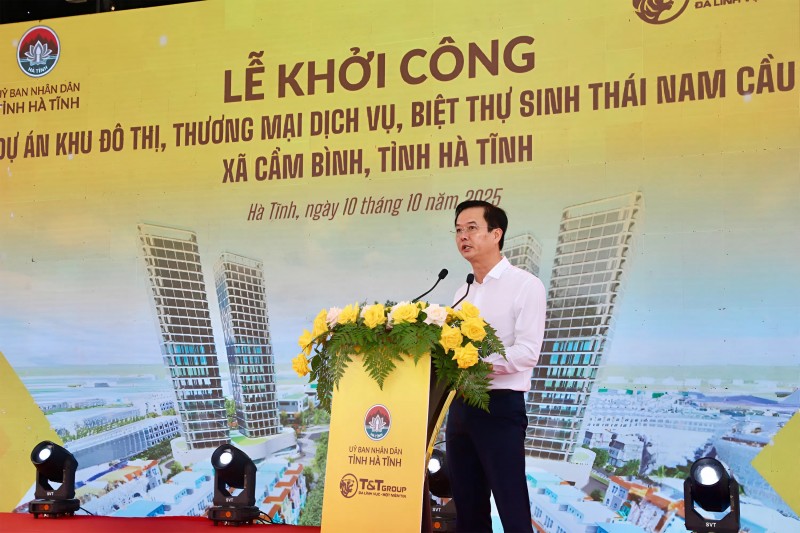Ông Trần Báu Hà, Phó Chủ tịch UBND tỉnh Hà Tĩnh phát biểu tại lễ khởi công