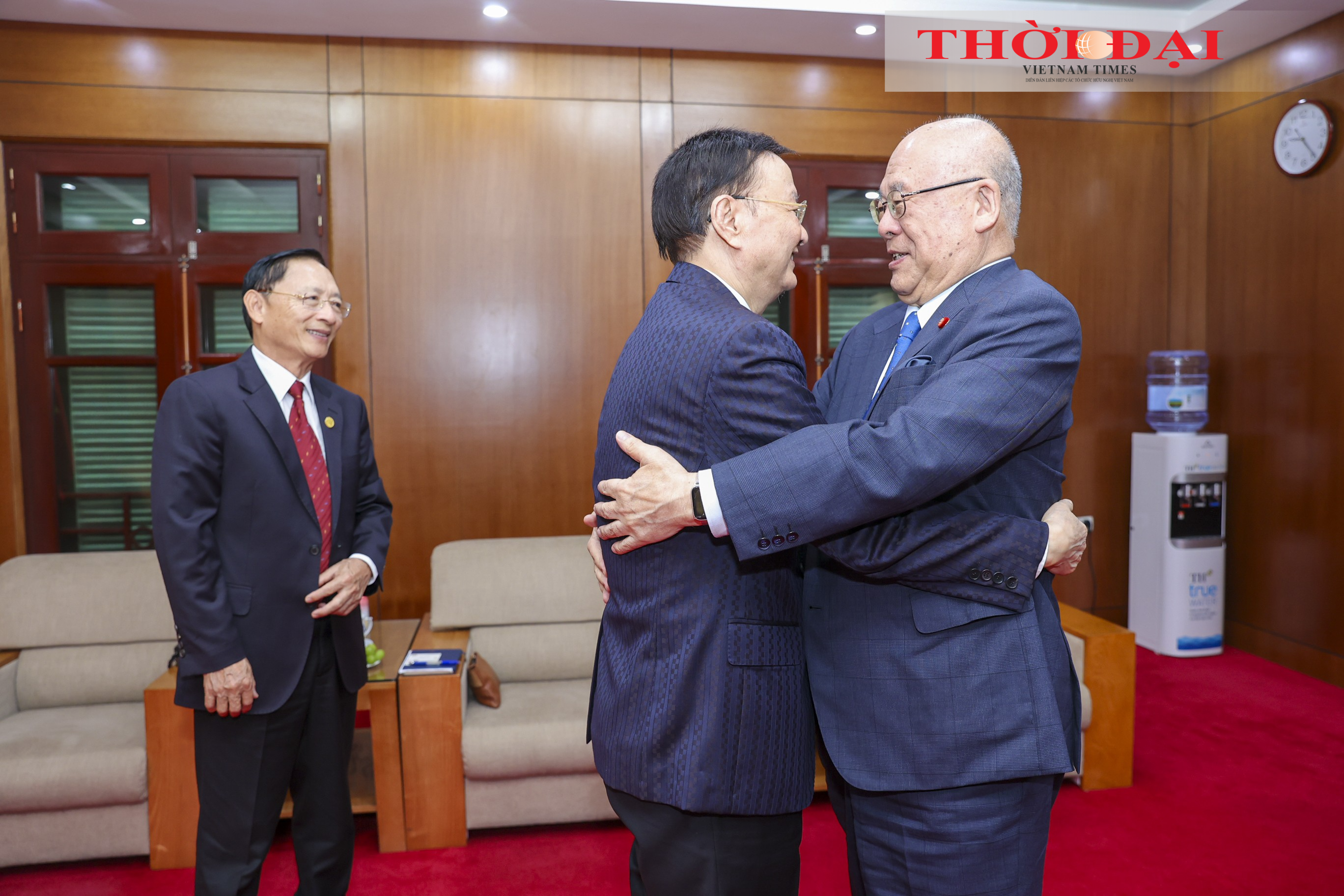 Chủ tịch Hội Hữu nghị Việt Nam - Nhật Bản Tô Huy Rứa đã tiếp Cố vấn đặc biệt Liên minh Nghị sĩ hữu nghị Nhật - Việt Takebe Tsutomu , người bạn thân thiết của Việt Nam. (Ảnh: Đinh Hòa) Chủ tịch Hội Hữu nghị Việt Nam - Nhật Bản Tô Huy Rứa đã tiếp Cố vấn đặc biệt Liên minh Nghị sĩ hữu nghị Nhật - Việt Takebe Tsutomu , người bạn thân thiết của Việt Nam. (Ảnh: Đinh Hòa)
