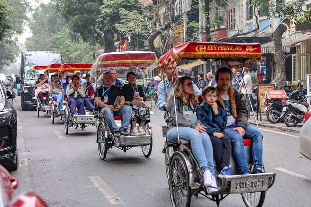 International tourists visit Hanoi’s Old Quarter (Photo: Minh Anh/VGP) International tourists visit Hanoi’s Old Quarter (Photo: Minh Anh/VGP)