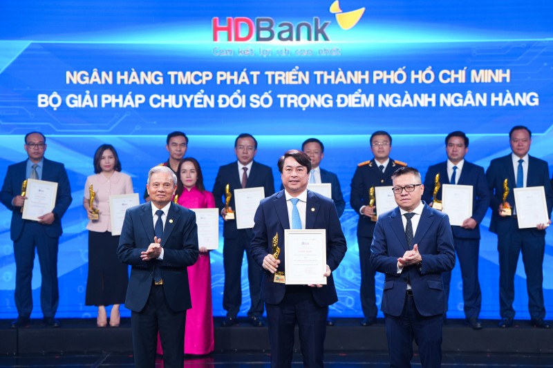 HDBank tiếp đạt Giải thưởng Chuyển đổi số Việt Nam 2025 HDBank tiếp đạt Giải thưởng Chuyển đổi số Việt Nam 2025