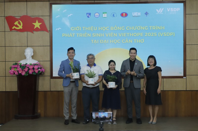 Triển khai Chương trình Học bổng Phát triển Sinh viên tại Cần Thơ Triển khai Chương trình Học bổng Phát triển Sinh viên tại Cần Thơ