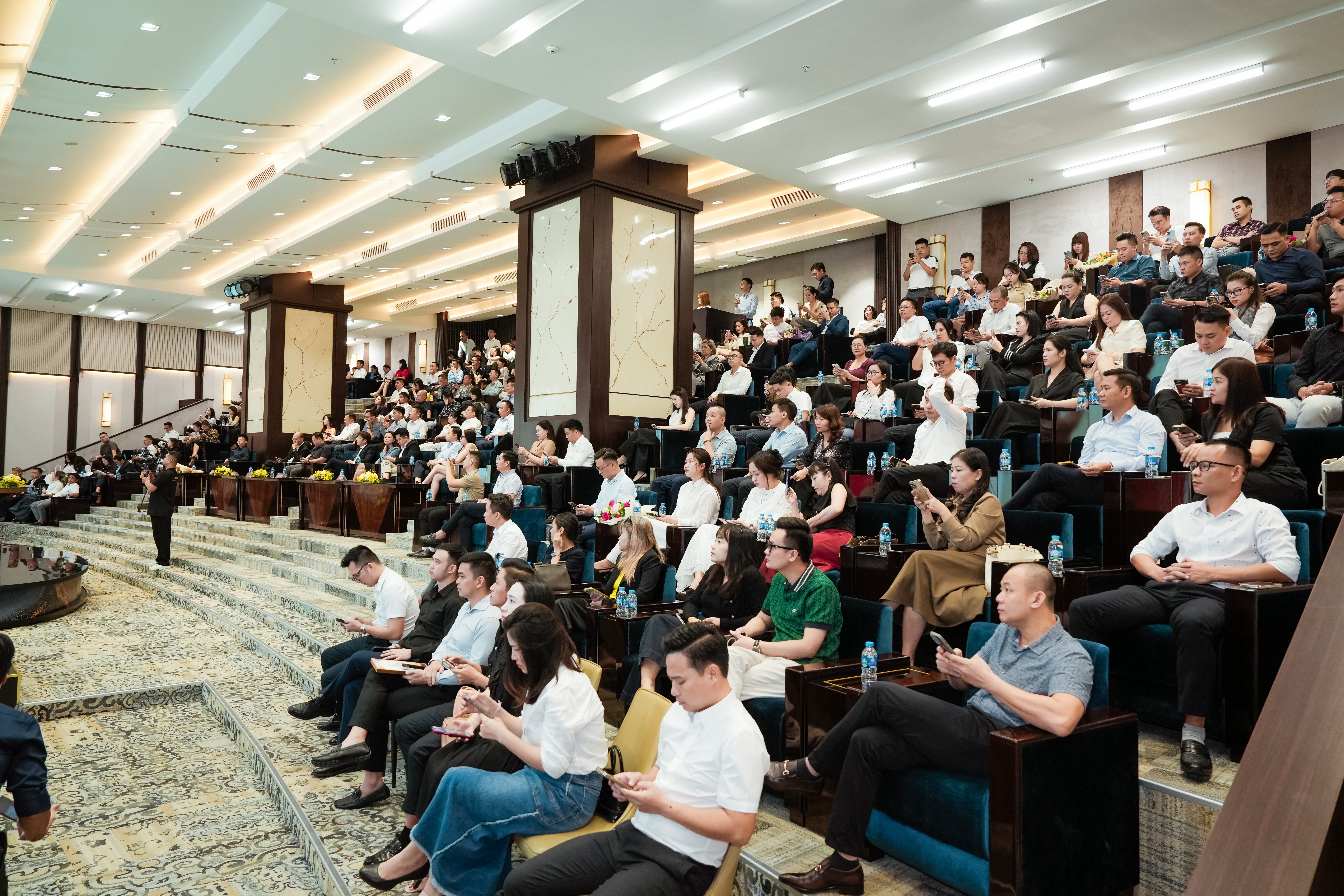 Sunshine Legend City “gây sốt” với công nghệ sa bàn ảo lần đầu xuất hiện trên sóng livestream NobleGo Sunshine Legend City “gây sốt” với công nghệ sa bàn ảo lần đầu xuất hiện trên sóng livestream NobleGo