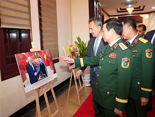 Minister of National Defence General Phan Văn Giang,and Secretary of the Turkish Defence Industries Haluk Gorgun yesterday visited a photo exhibition showing bilateral ties between the two countries. VNA/VNS Minister of National Defence General Phan Văn Giang,and Secretary of the Turkish Defence Industries Haluk Gorgun yesterday visited a photo exhibition showing bilateral ties between the two countries. VNA/VNS