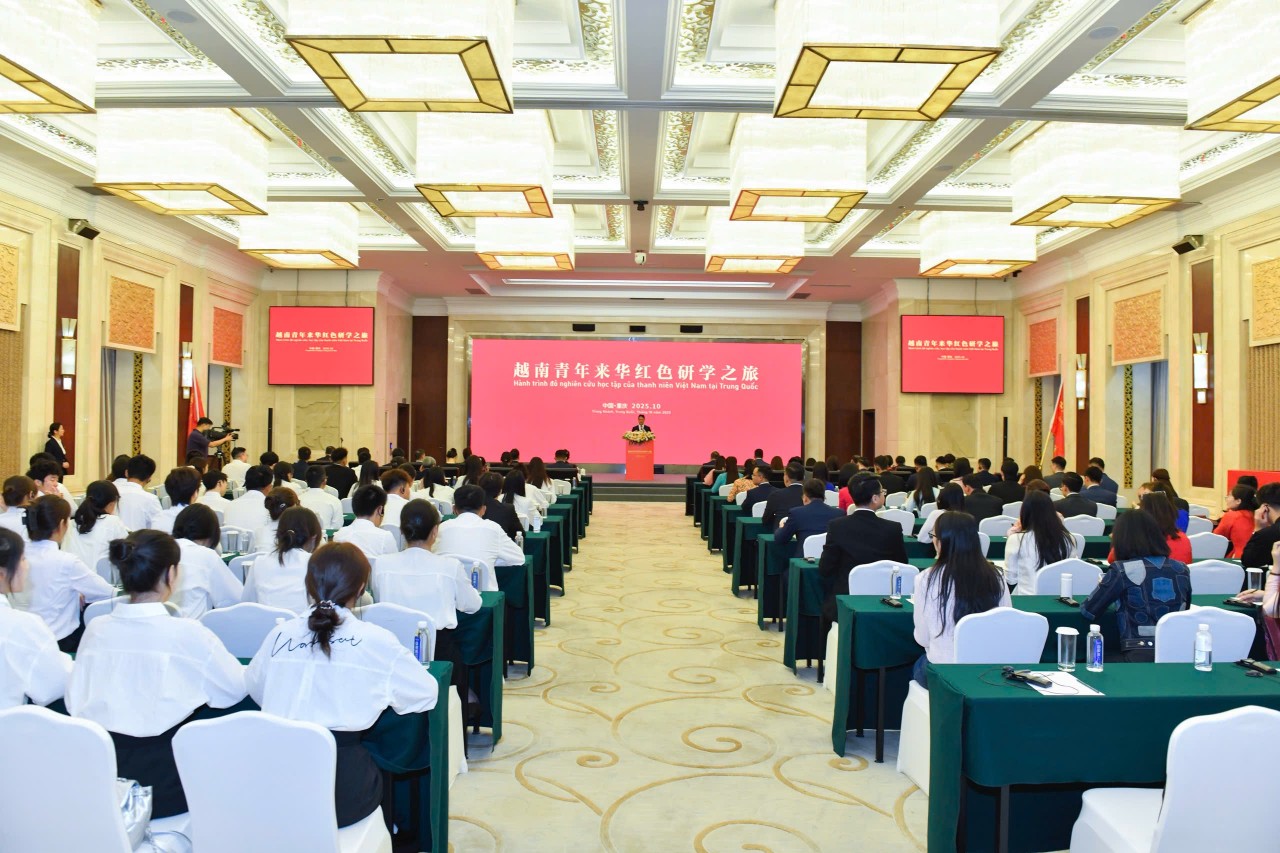 the opening ceremony of the program “Red Journey of Study and Research for Vietnamese Youth in China” the opening ceremony of the program “Red Journey of Study and Research for Vietnamese Youth in China”