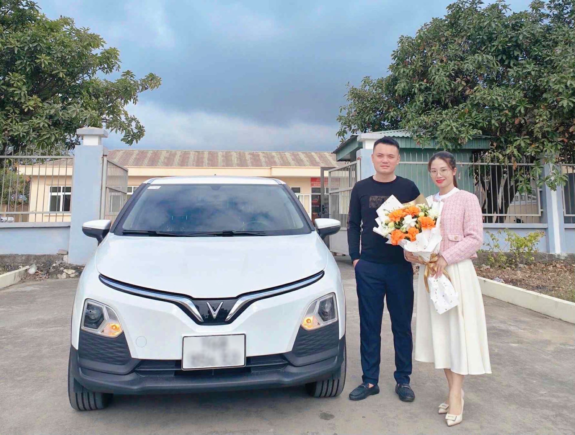 Từ khi có VF 5, gia đình anh Đồng Thế Quân (Quảng Ninh) đã thay đổi thói quen di chuyển, không phụ thuộc vào xe dịch vụ nữa. Từ khi có VF 5, gia đình anh Đồng Thế Quân (Quảng Ninh) đã thay đổi thói quen di chuyển, không phụ thuộc vào xe dịch vụ nữa.