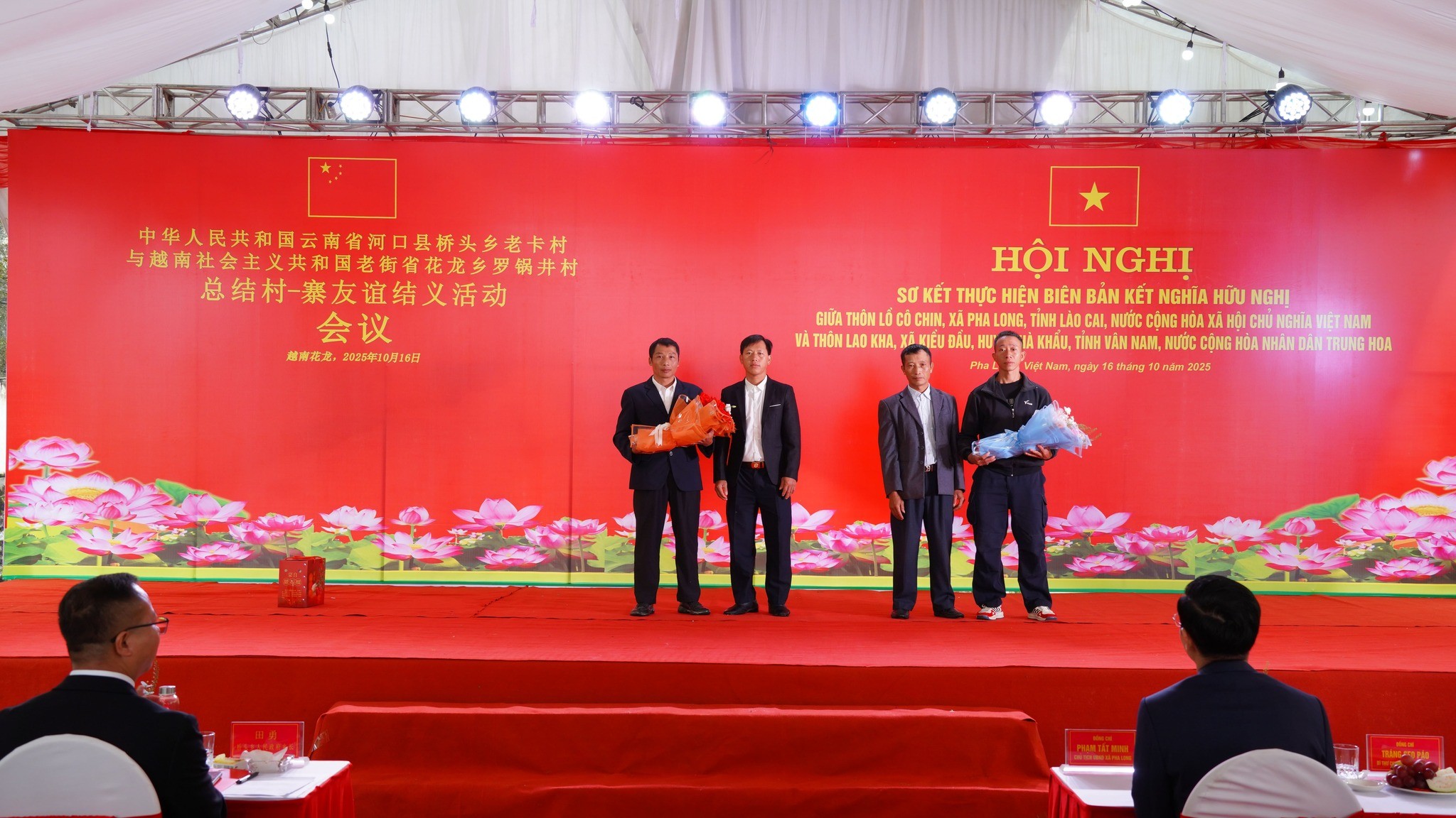 Thôn Lồ Cố Chin (Việt Nam) và Lao Kha (Trung Quốc) sơ kết Biên bản kết nghĩa hữu nghị năm 2025 Thôn Lồ Cố Chin (Việt Nam) và Lao Kha (Trung Quốc) sơ kết Biên bản kết nghĩa hữu nghị năm 2025