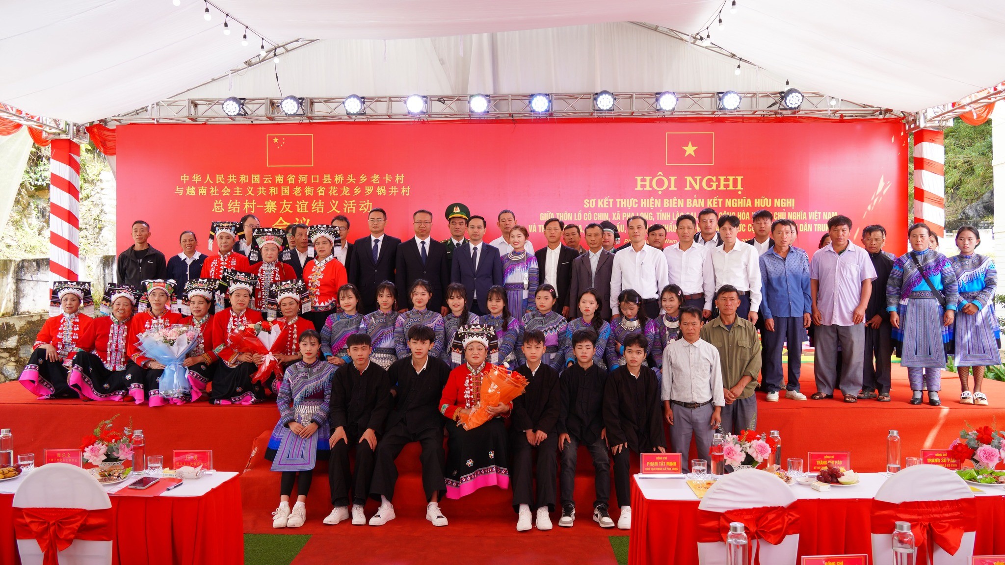 Thôn Lồ Cố Chin (Việt Nam) và Lao Kha (Trung Quốc) sơ kết Biên bản kết nghĩa hữu nghị năm 2025 Thôn Lồ Cố Chin (Việt Nam) và Lao Kha (Trung Quốc) sơ kết Biên bản kết nghĩa hữu nghị năm 2025