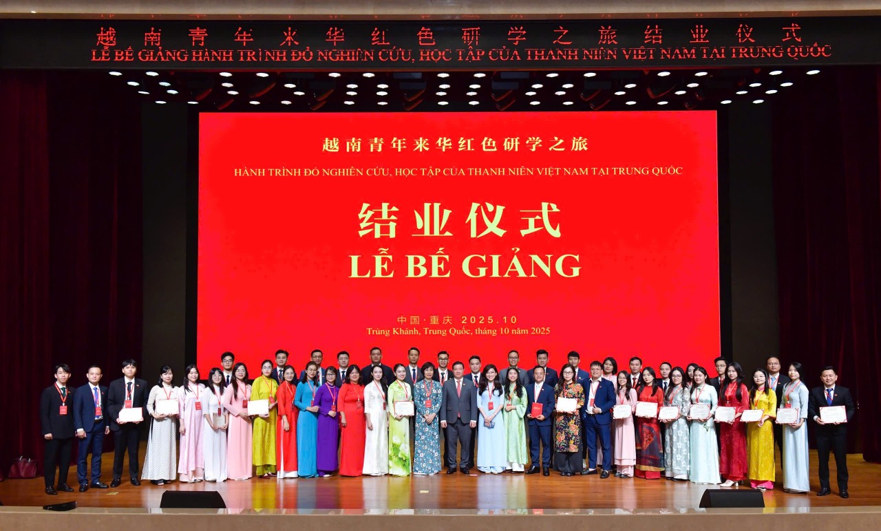 The closing ceremony of the “Red Journey” study and research program for Vietnamese youth in China was held in Chongqing. (Photo: Organizing Committee) The closing ceremony of the “Red Journey” study and research program for Vietnamese youth in China was held in Chongqing. (Photo: Organizing Committee)