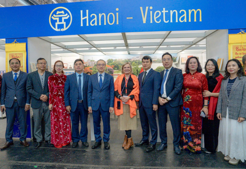 Không gian sách và văn hóa Hà Nội gây ấn tượng tại Hội sách quốc tế Frankfurt 2025