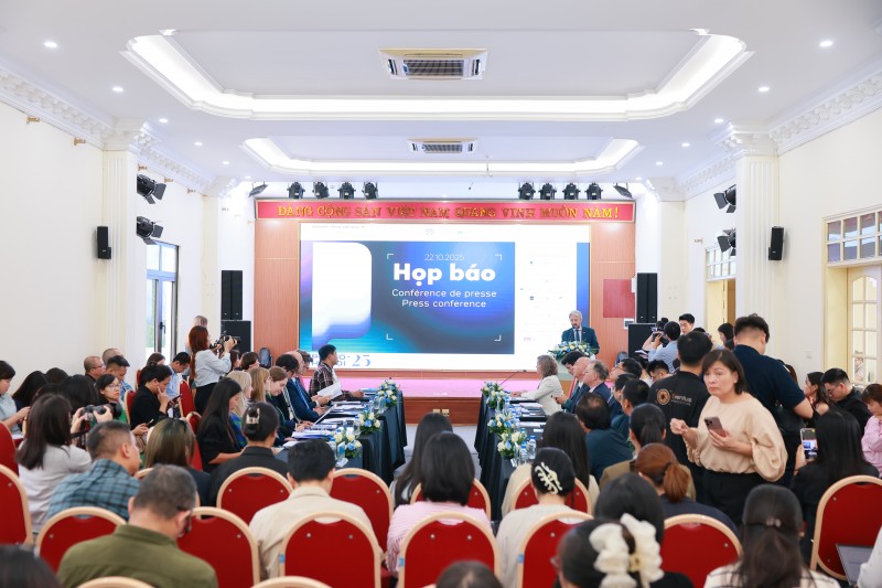 Sự kiện thu hút sự quan tâm của nhiều nhiếp ảnh gia. (Ảnh: Sở VHTT HN) Sự kiện thu hút sự quan tâm của nhiều nhiếp ảnh gia. (Ảnh: Sở VHTT HN)