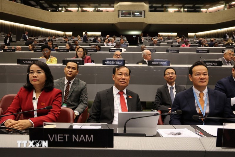 Chủ nhiệm Ủy ban Quốc phòng, An ninh và Đối ngoại, Thượng tướng Lê Tấn Tới cùng đoàn Việt Nam tham dự hội nghị. (Ảnh: Anh Hiển/TTXVN)
