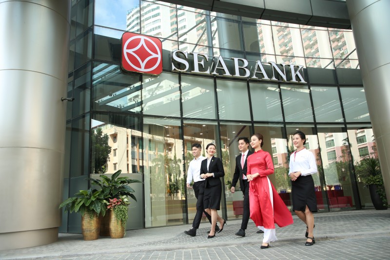 Ảnh 1: SeABank đặt con người là trung tâm phát triển, tiên phong thúc đẩy bình đẳng giới. Ảnh 1: SeABank đặt con người là trung tâm phát triển, tiên phong thúc đẩy bình đẳng giới.
