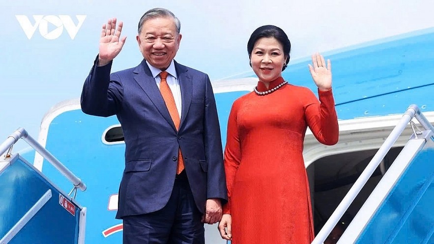 Vietnamese Party General Secretary To Lam and his spouse.