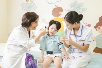 Nữ bác sĩ mở ra cơ hội sống cho bệnh nhi mắc bệnh hiếm gặp