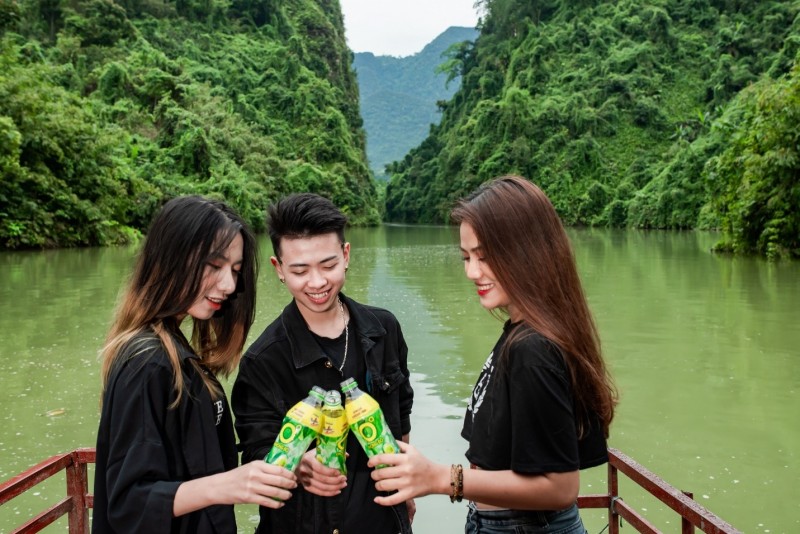 Một chai Trà Xanh Không Độ mát lạnh đủ để Gen Z thấy mình được ‘làm mới’, nhẹ nhõm, tích cực và sẵn sàng cho những mục tiêu tiếp theo. Một chai Trà Xanh Không Độ mát lạnh đủ để Gen Z thấy mình được ‘làm mới’, nhẹ nhõm, tích cực và sẵn sàng cho những mục tiêu tiếp theo.