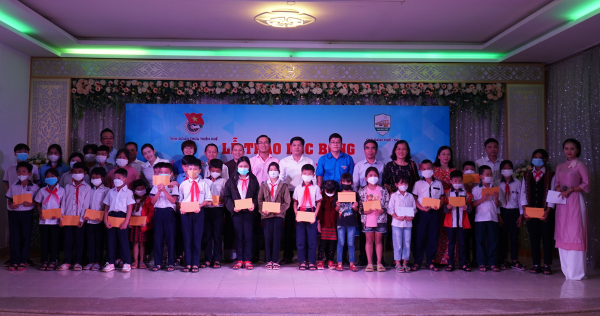 VESAF hỗ trợ 166 suất học bổng cho sinh viên và học sinh ở thành phố Huế VESAF hỗ trợ 166 suất học bổng cho sinh viên và học sinh ở thành phố Huế