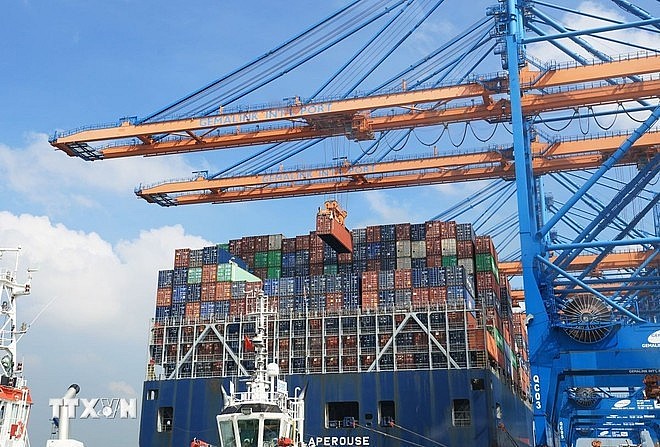 Handling import, export goods at Gemalink International Port in HCM City. (Photo: VNA) Handling import, export goods at Gemalink International Port in HCM City. (Photo: VNA)