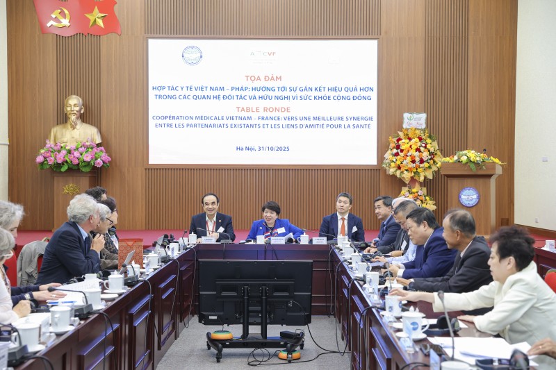 Các đại biểu tham dự tọa đàm. (Ảnh: Đinh Hòa).)