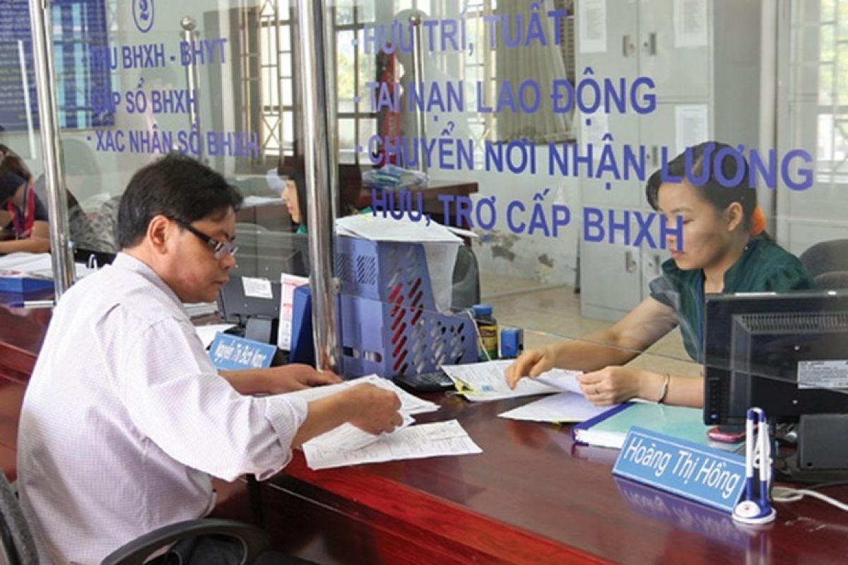 Chính sách nổi bật về bảo hiểm xã hội, ngân hàng có hiệu lực từ tháng 11/2025 Chính sách nổi bật về bảo hiểm xã hội, ngân hàng có hiệu lực từ tháng 11/2025