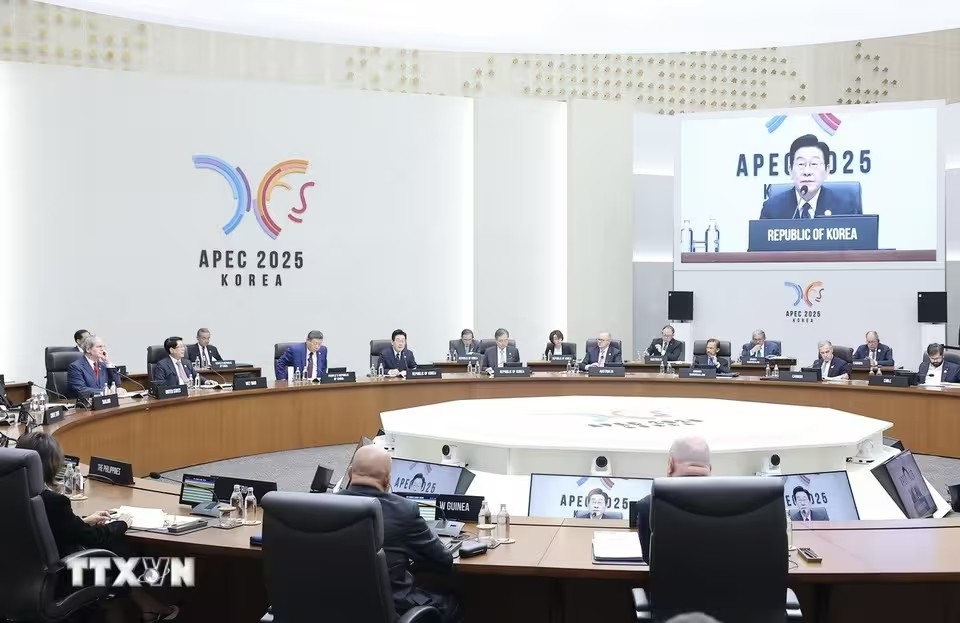 Phiên họp thứ 2 Hội nghị Cấp cao APEC lần thứ 32. (Ảnh: TTXVN) Phiên họp thứ 2 Hội nghị Cấp cao APEC lần thứ 32. (Ảnh: TTXVN)