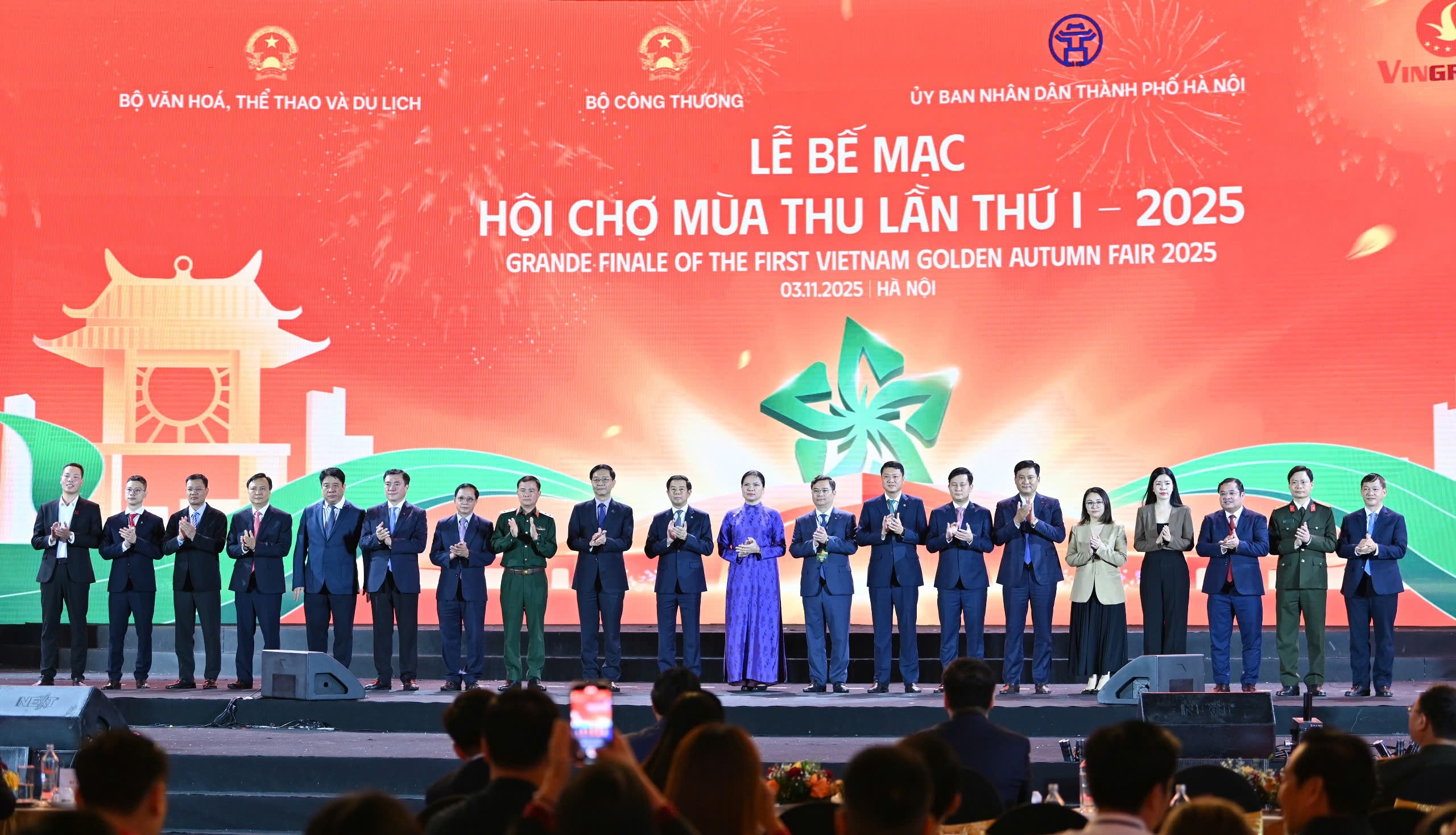 Gần 5.000 tỷ đồng giao dịch khẳng định sức hút của Hội chợ Mùa Thu năm 2025 Gần 5.000 tỷ đồng giao dịch khẳng định sức hút của Hội chợ Mùa Thu năm 2025