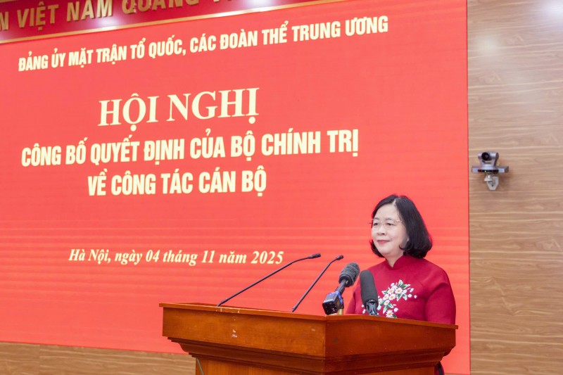Bí thư Đảng ủy MTTQ, các đoàn thể Trung ương Bùi Thị Minh Hoài phát biểu nhận nhiệm vụ Bí thư Đảng ủy MTTQ, các đoàn thể Trung ương Bùi Thị Minh Hoài phát biểu nhận nhiệm vụ