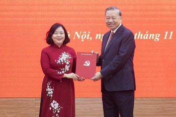 Đồng chí Bùi Thị Minh Hoài được điều động làm Bí thư Đảng ủy MTTQ và các đoàn thể Trung ương