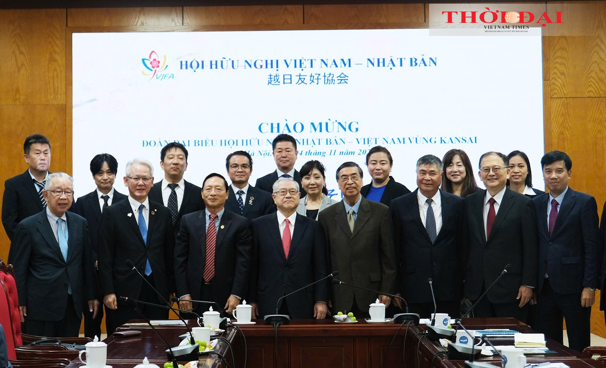 Caác đại biểu chụp ảnh lưu niệm. (Ảnh: Ngọc Anh) Caác đại biểu chụp ảnh lưu niệm. (Ảnh: Ngọc Anh)