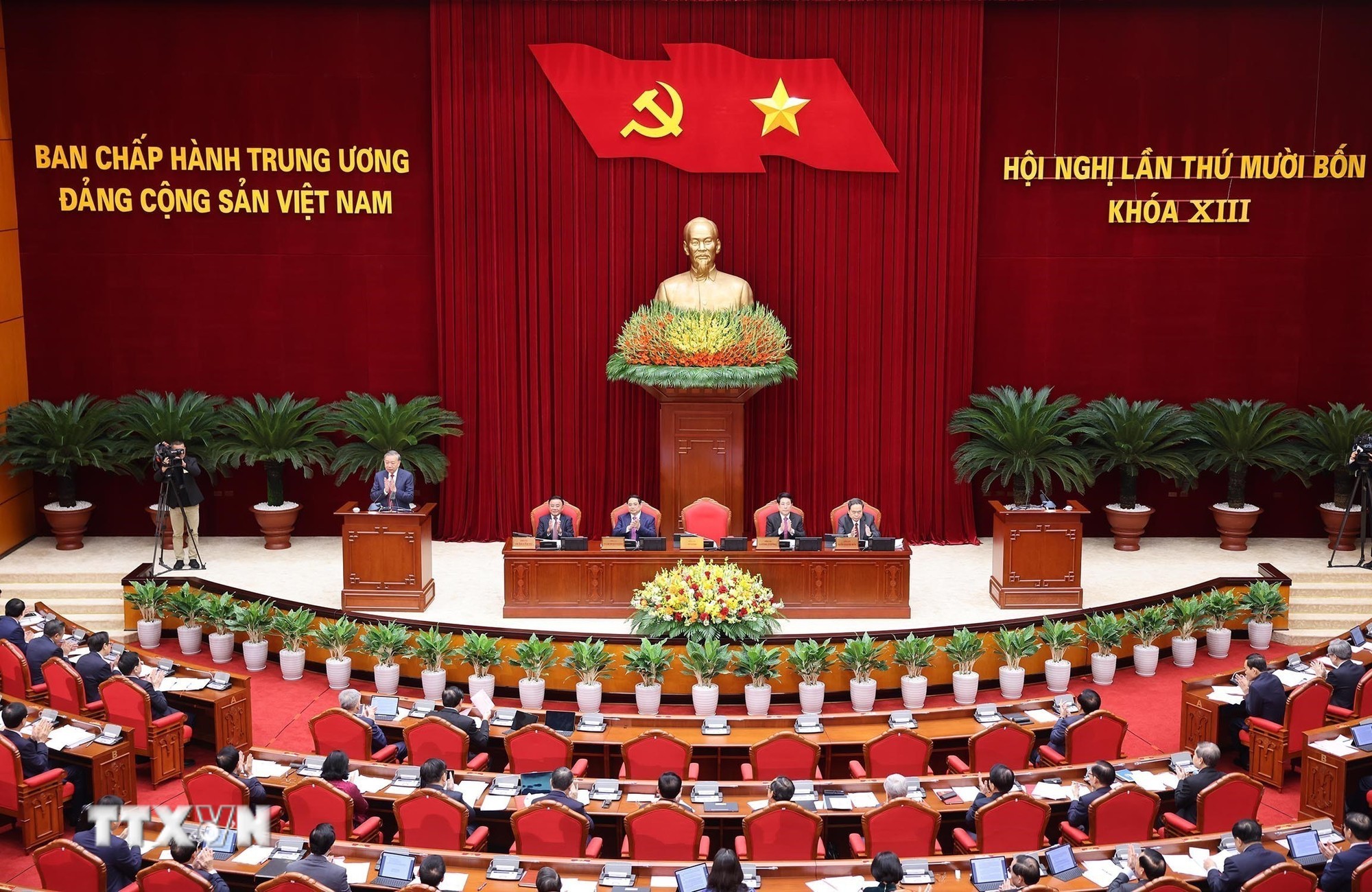 Phiên khai mạc Hội nghị lần thứ 14 Ban Chấp hành Trung ương Đảng khóa XIII. (Ảnh: Lâm Khánh/TTXVN) Phiên khai mạc Hội nghị lần thứ 14 Ban Chấp hành Trung ương Đảng khóa XIII. (Ảnh: Lâm Khánh/TTXVN)