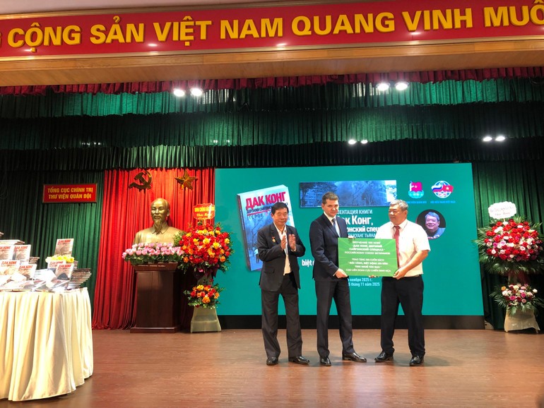 Kể chuyện đặc công Việt Nam tinh nhuệ, táo bạo đến công chúng Nga Kể chuyện đặc công Việt Nam tinh nhuệ, táo bạo đến công chúng Nga