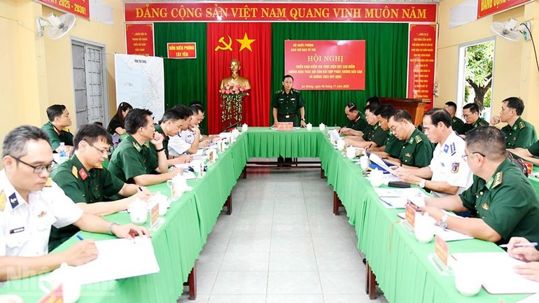 Đoàn công tác Bộ Quốc phòng kiểm tra thực tế tại Trạm Kiểm soát Biên phòng Kênh Dài.