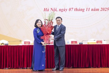 Bà Bùi Thị Minh Hoài giữ chức Chủ tịch Ủy ban Trung ương MTTQ Việt Nam khóa X