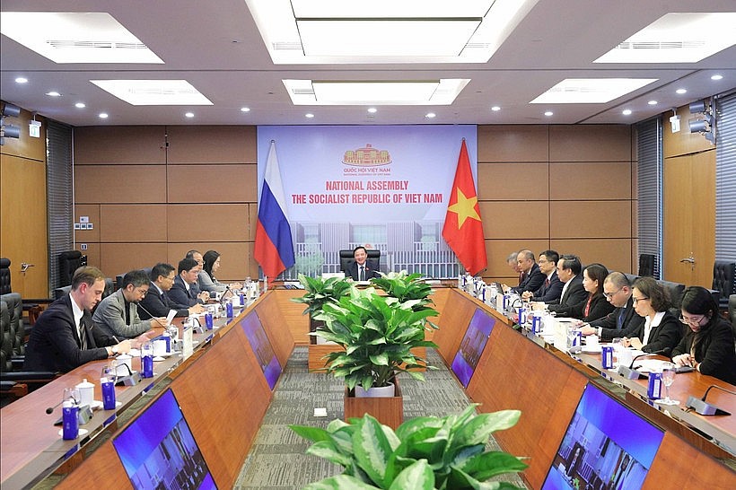 NA Vice Chairman Nguyen Khac Dinh presides over an online meeting between the Vietnam – Russia Parliamentary Friendship Group of the Vietnamese NA and the Group for Cooperation with the Vietnamese NA of the Russian Federation Council on November 7. (Photo: vietnam.vn)