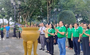 Gia đình Việt với sinh viên Lào, Campuchia: Gắn kết qua hành trình tri ân và sẻ chia