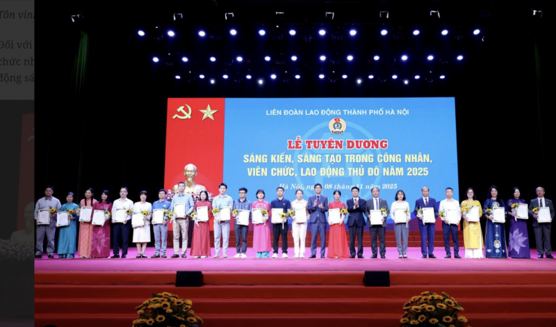 Các đại biểu trao giải cho thí sinh giành giải Nhất hội thi thợ giỏi Thành phố năm 2025. Các đại biểu trao giải cho thí sinh giành giải Nhất hội thi thợ giỏi Thành phố năm 2025.