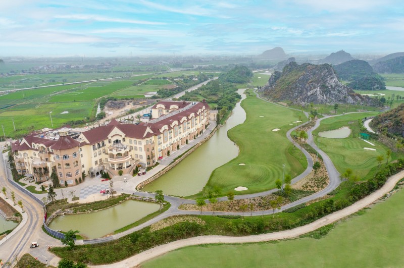 Tổ hợp Legend Valley Country Club gồm sân gôn 18 hố đạt chuẩn thi đấu quốc tế, khách sạn sang trọng Legend Valley Hotel và công viên vui chơi giải trí Bright Park sẽ mang đến trải nghiệm đa dạng, vô cùng thú vị cho du khách Tổ hợp Legend Valley Country Club gồm sân gôn 18 hố đạt chuẩn thi đấu quốc tế, khách sạn sang trọng Legend Valley Hotel và công viên vui chơi giải trí Bright Park sẽ mang đến trải nghiệm đa dạng, vô cùng thú vị cho du khách