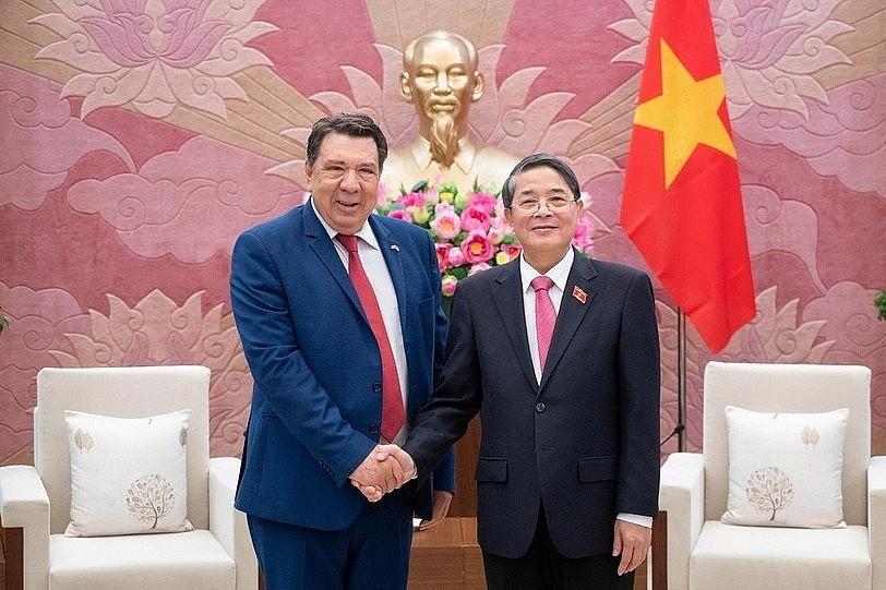NA Vice Chairman Nguyen Duc Hai welcomes Vietnam’s Honorary Consul in Piraeus Gabriel Petris (Photo: quochoi.vn) NA Vice Chairman Nguyen Duc Hai welcomes Vietnam’s Honorary Consul in Piraeus Gabriel Petris (Photo: quochoi.vn)