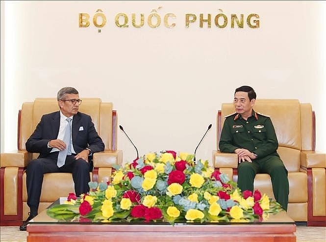 Minister of National Defence General Phan Van Giang (right) receives Indian Defence Secretary Rajesh Kumar Singh in Hanoi on November 10, 2025. (Photo: VNA) Minister of National Defence General Phan Van Giang (right) receives Indian Defence Secretary Rajesh Kumar Singh in Hanoi on November 10, 2025. (Photo: VNA)